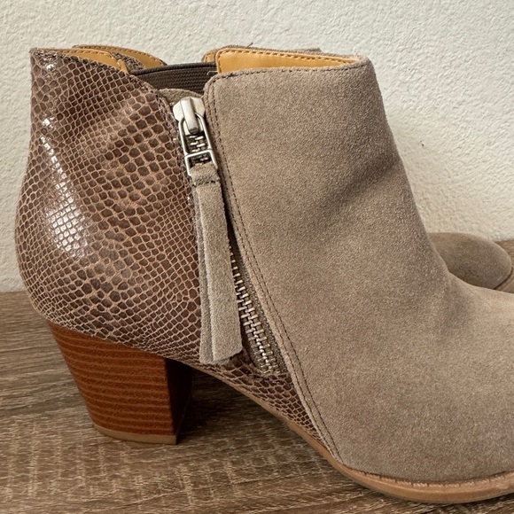 Vionic Anne Bootie, Size 7 - Picture 2 of 8